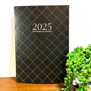 2025 Monthly Planner Calendar Layout Notes Pages 6.75x9.5 Black